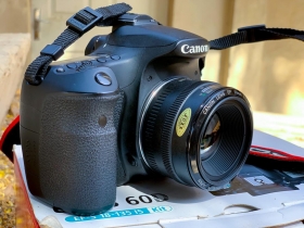 Canon 60d avec un objectif 50mm f1/8 Appareil propre 1mois utilisation seulement 