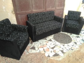 Salon canapé fauteuil Nous mettons en vente de salons de qualité.prix abordables... livraison gratuite sur Dakar
