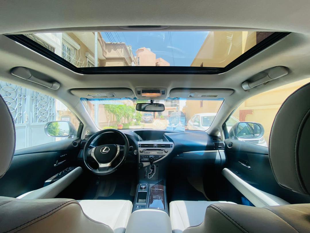 Lexus année 2015 full options Lexus 2015
Full option automatique essence climatisé grand écran intérieur cuir toit ouvrant panoramique 
Lets go
58350miles
Toit ouvrant
Bluetooth
Usb
Cd
Cuir
Grand camera de recul