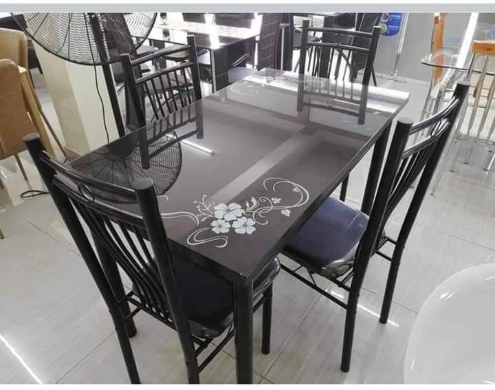 Tables de maison 04 places Des tables à manger de 4 places en fer forgé de qualité supérieur, disponible dès maintenant.

Livraison GRATUITE + Montage OFFERT dans la ville de Dakar.

Contactez nous pour plus d