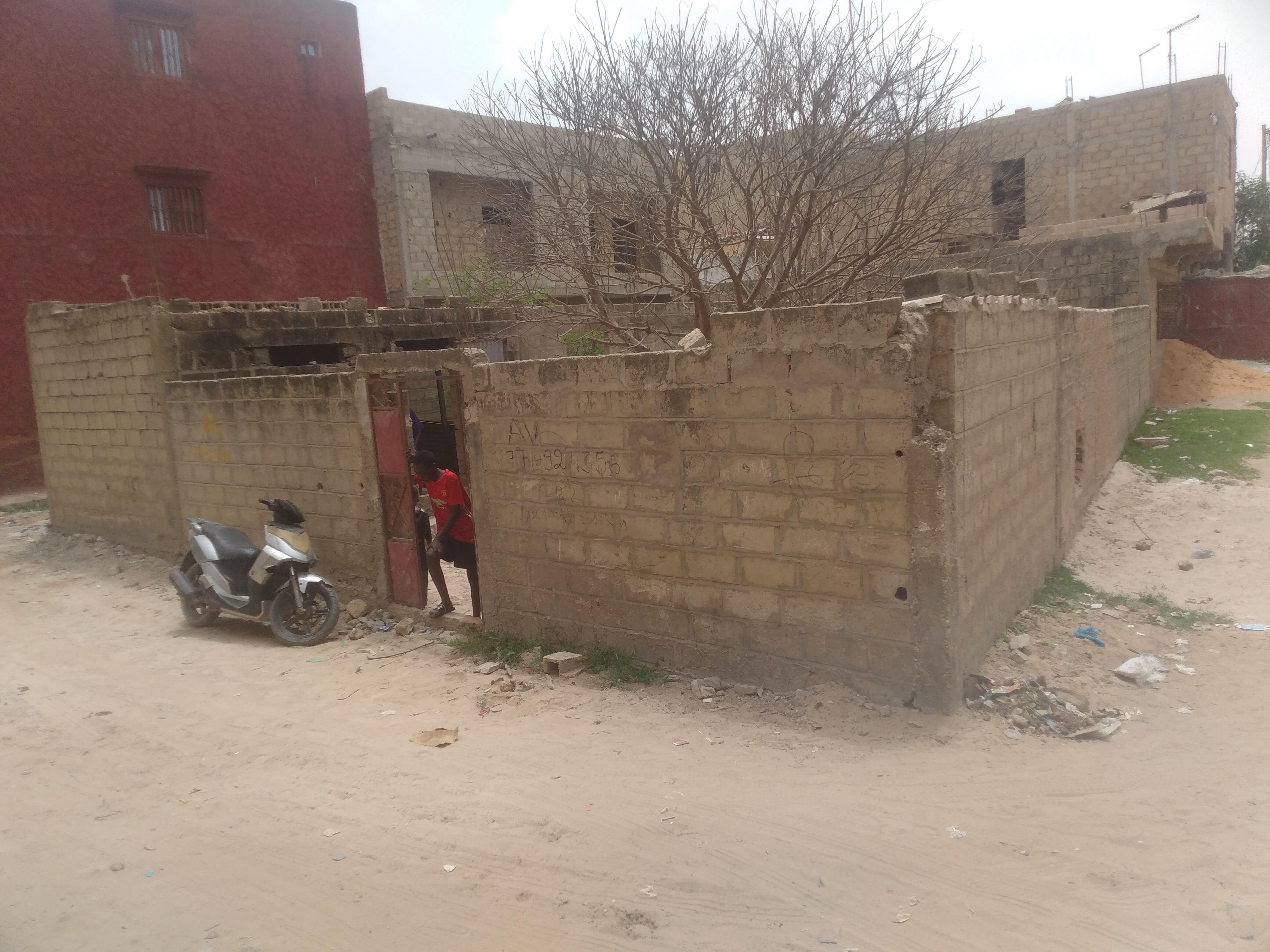 Terrain à vendre Terrain à vendre à Keur Massar près de Tollou Abdoulaye Wade en face de la cité Wardini à côté de l