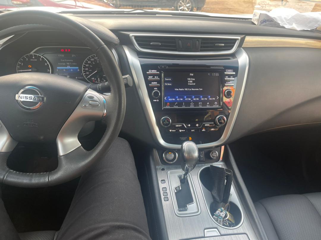 Nissan Murano annéev2017 Nissan Murano année 2017 

mutée en juillet 2021 Automatique essence Full option
Grand écran tactile Intérieur cuire Toit ouvrant
Kilométrage 73000 très bien entretenue
Produit direct visible sur dakar uniquement
