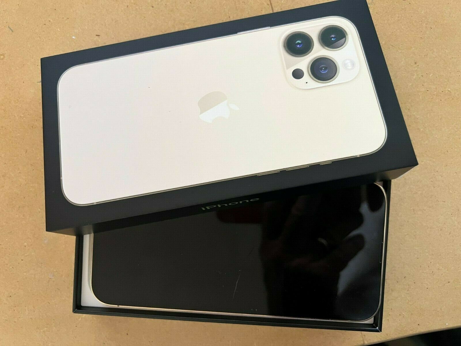 Apple iPhone 13 pro max  512GB  Factory unlocked Apple iPhone 13 pro max  512GB  Factory unlocked new never used with complete accessories in his box and warranty.

contact :whatsApp +17408303993