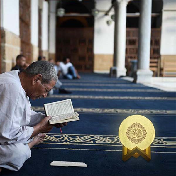 Veilleuse lune coranique La veilleuse lune coranique est un produit spécial pour les musulmans, qui a une double fonction (éclairage, apprentissage). C