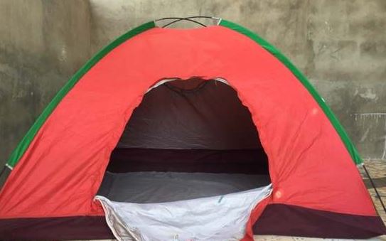  Tente de Camping Tente de camping en très bon état.
capable d