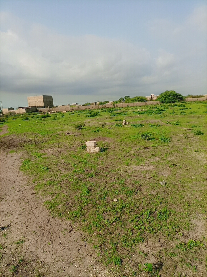 Terrain à vendre Je met en vente des lots de terrain de 150m2 a keur Ndiaye lo statut juridique délibération zone de construction il y a l