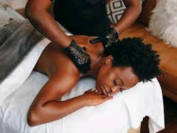 Massage pour les femmes Mec 33 ans bien dans sa peau propre propose des séances de massage pour fille ou dame dans le respect mutuel dans un salon ou a l