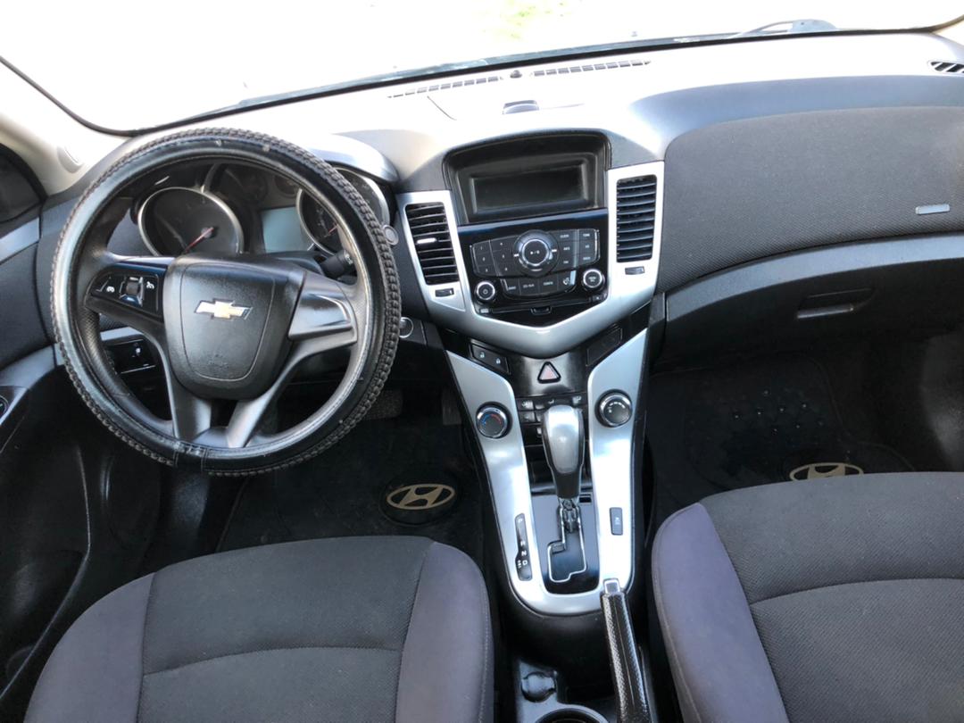 Chevrolet Cruze Automatique Essence 2012 Chevrolet cruze automatique essence ⛽️ année 2012 climatisé 97.000km 
Voiture très luxueuse économique et confortable zéro Consommation 

