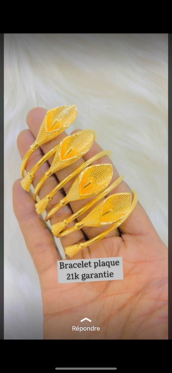 Bracelets plaque disponible  Bijoux très classe disponible 21k garantie 