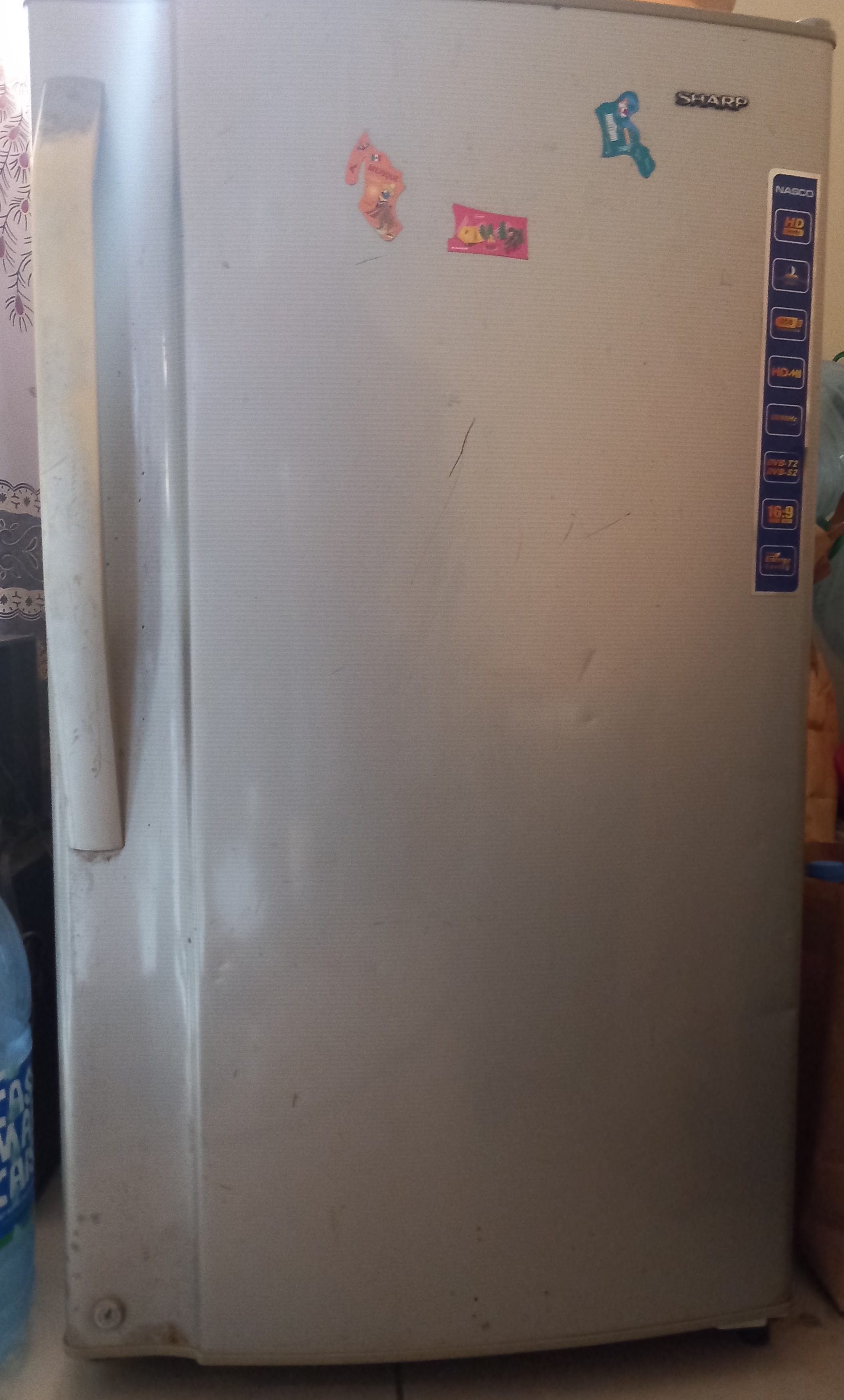 Réfrigérateur SHARP  En vente un réfrigérateur SHARP en bon état 