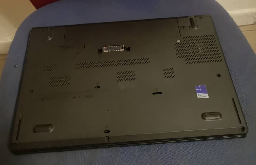 Lenovo x270 Core i5 6th génération 
disque SSD NVMe 256Gb 
RAM 8Gb 
Écran 12,5" 
Clavier rétro-éclairé