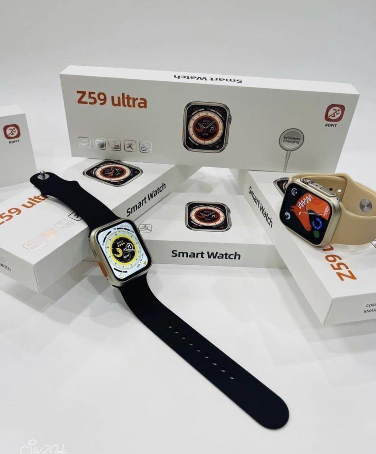 Apple Watch ultra 8  Modèle Z59 Apple Watch ultra 8 
La montre connectée, aussi appelée « montre intelligente » ou en anglais smartwatch est une montre électronique qui intègre des fonctions de communication élaborées : réception-émission d