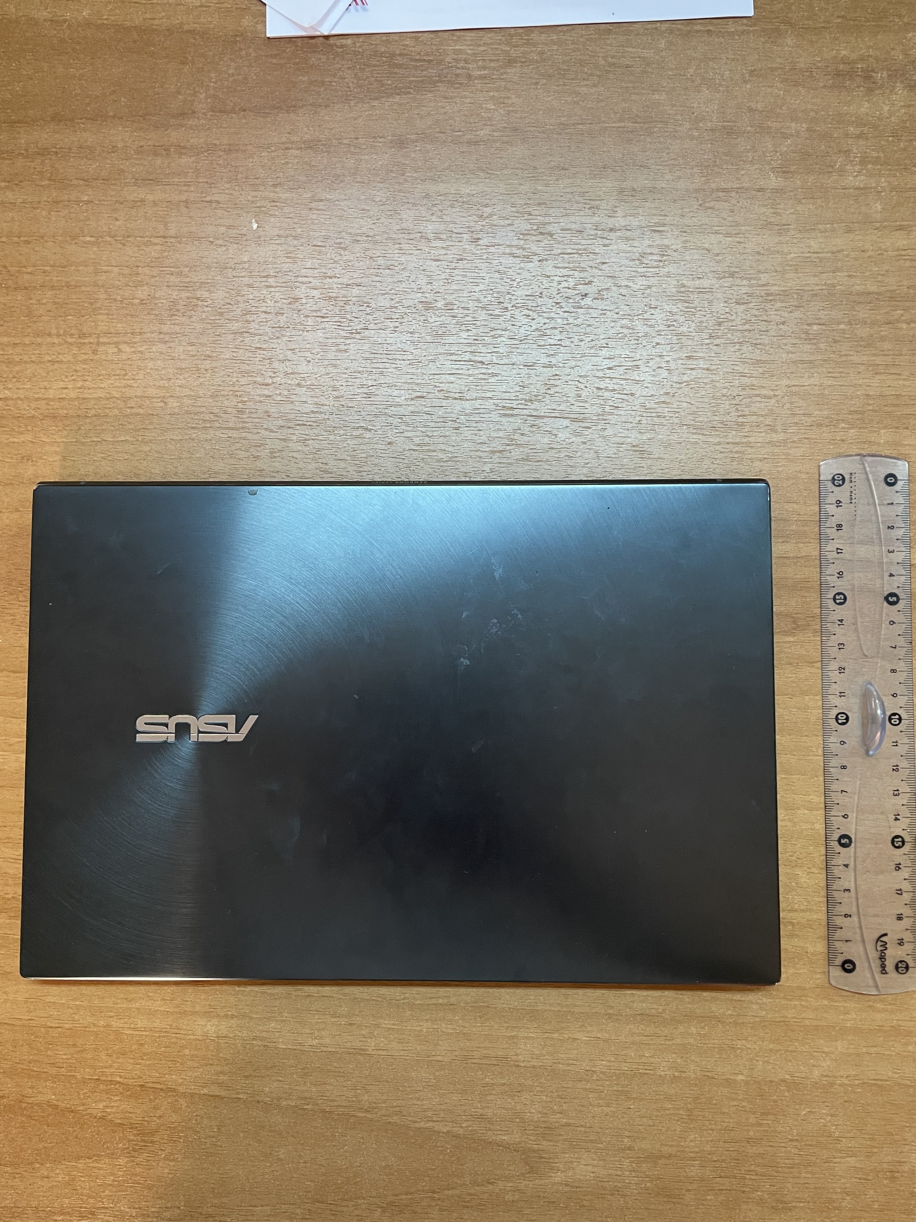 PC Ultra-Portable Asus Zenbook EVO-UX325  Processeur: Intel Core i5.
RAM: 16 Go.
Capacité de stockage: 512 Go.
Taille écran: 13,3 pouces OLED (toute dernière génération d