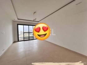 bel appartement à louer  Point E
Un très joli appartement de 3 chambres avec salle de bain, salon avec balcon, cuisine équipée, toilette visiteurs, buanderie. Immeuble avec piscine, ascenseur, parking sous-sol, gardiennage, groupe électrogène au 7ème étage.

