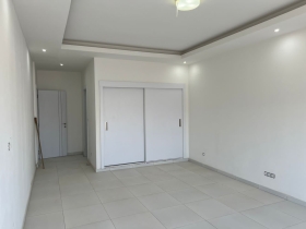 APPARTEMENT DE TYPE F4 À LOUER  APPARTEMENT DE TYPE F4 À LOUER DANS UN IMMEUBLE 

MERMOZ, derrière Université du Sahel

⚪3 chambres avec toilettes intégrées 
⚪Salon
⚪ Cuisine semi-équipée
⚪ Toilettes visiteurs
⚪ Espace buanderie
⚪ Balcons
⚪Placards

Niveau: 2ème étage
Commodités:ascenseur,parkingsouterrain,service gardiennage 24h/7j
 
