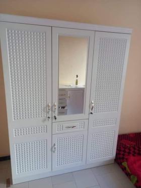 Armoires de chambre en bois. Des armoires de chambre en bois de 3 et 4 battants neufs et de qualités supérieures sont disponible chez Top Produits et Services.
Livraison + montage GRATUITS dans la ville de Dakar
Contactez-nous pour en savoir plus.
