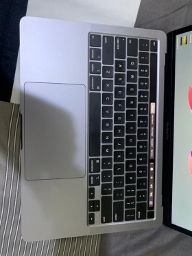 MacBook Pro i5 Touch bar MacBook Pro Touch bar 
Core i5 
année 2018 
Ecran 13 pouces 
disque dur ssd 
256 giga ram 
8 giga 
avec empreintes digitales 
processeur i5 
état neuf 
vendu avec facture et garantie 
possibilité de livraison
