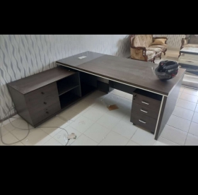 Table bureau directeur 2m avec retour et caisson mobile La livraison et le montage est gratuite partout à dakar