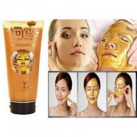 Mask Gold 24K Ce masque à base de Glutathione clarifie, hydrate, resserre les pores et contrôle l
