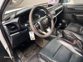 Toyota HiluX 2017 *VENTE MOU GAW!!*
Toyota HiluX  2017 Tres Propre
*Plaque Recente/ Annee: 2017/ Climatisée/ diesel manuel/ Moteur 5L normal/ Double Cabine Intérieur  cuir/ Grand Ecran/ En Très bon état*
*- PriX Kheweul: 11.800.000*
*- CONTACT APPEL OU WHATSAPP:
78 271 82 78
*- Visible a La Medina*