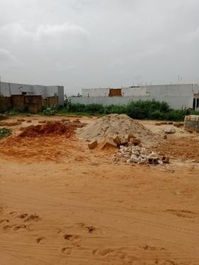 Terrain de 500 mètres carrés à vendre à Mbour Sénégal Terrain de 500 mètres carrés à vendre à Mbour
Quartier: Madinatoul Salam, Keur Cheikh Béthio
En angle de rue 
Type de Papier : délibération
Eau et électricité disponible
Zone calme
Accès facile
Commerces et services à proximité
Aéroport AIBD à 30 minutes
Dakar à 45 minutes
Bon pour projet à usage d’habitation ou d’investissement immobilier
Prix : 16.000.000 de francs CFA soit 24 427 euros
