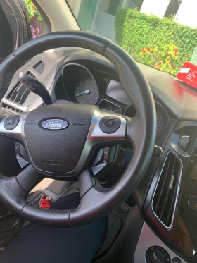 Ford Focus 2014 
Ford focus année 2014 essence automatique 75milkm grand écran plaque récente 
