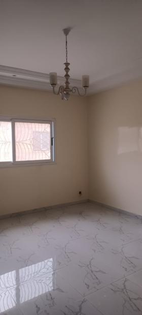 F5 A LOUER A KOUNOUNE Appartement F5 a louer a kounoune cite SAGEF.
Accisssible et securise.
Il est compose de :
4 Chambres
3 Salles de Bain
1 Salon
1 Cuisine
1 espace familial
1 Patio

