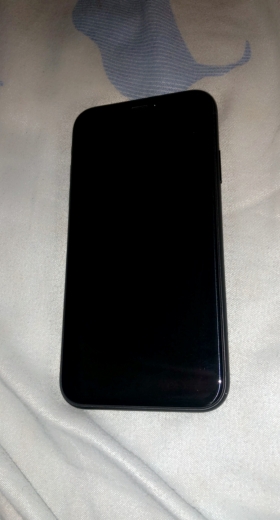 iPhone Xr 128GO Officiel iPhone Xr 128G très propre aucune rayure, état batterie 90% téléphone jamais ouvert.. Vendu avec sa boite sans les accessoires