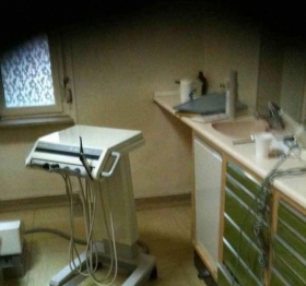 Chaise dentaire siemens Chaise dentaire complète plus radio et labo plus compresseur.
