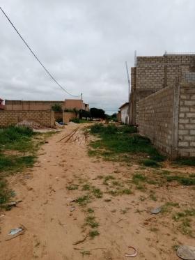 Terrain de 600 mètres carrés à vendre à Saly Sénégal Terrain de 600 mètres carrés à vendre à Saly Vélinguara
A la Troisième position de la route
En angle de rue
Type de papier: délibération
Eau et électricité disponible
Zone calme
Accès facile
Aéroport AIBD à 30 minutes
Dakar à 45 minutes
Prix 25.000.000 de francs CFA soit 38 167 euros
