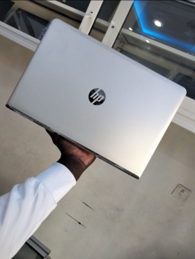 Hp Envy Core i7 Hp envy i7 7th génération 
ram 16 giga 
double disque 128ssd +1tera hdd 
taille 15pouces