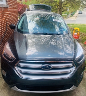 Ford Escape 2017 Automatique
Essence 
Full options 
78091 km 
4 cylindres 
Sport Utility U9G 4 Cyl 6-Speed Automatic 4WD Magnetic Metallic Charcoal Black