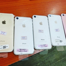 iPhone 7 simple 128g Apple iPhone 7 simple 128go état neuf vendu avec facture et garantie accessoires offerts 
