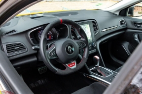 Renault Mégane  Renault Mégane 4RS DCI ,  Année 2018 

Diesel 4 cylindre manuelle 6vitesse climatisé kilomètrage 60,000 km déjà  dedouané intérieur semi cuir full option 6- speed grand écran 