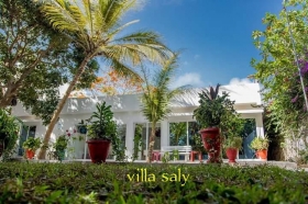 Villa à vendre Villa à vendre 5 chambres + salon + cuisine + piscine
10 minutes à pieds de la mer
Chambre et toilettes gardien
Superficie 460m