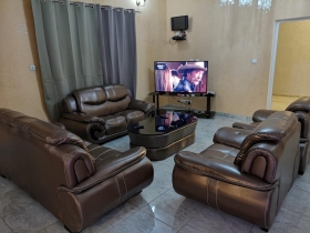 Appartement Meublé à louer à Saly Appartement à louer à Saly Mbambara
Zone calme
Accès facile
Composé de:
3 chambres
Salon
Piscine
Wifi disponible
Bon pour vos vacances et vos weekends en famille
Prix: 90 000fr la nuitée soit  137 euros la nuitée
