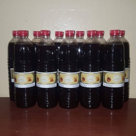 Miel Mame Diarra Distribution vous propose du Miel de très bonne qualité disponible dans des bouteilles de 1 L et en gros. Merci pour votre confiance.