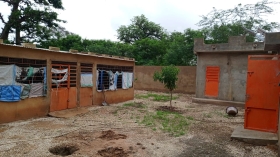 Terrain de 450 mètres carrés à vendre à Malicounda Sénégal Terrain de 450 mètres carrés à vendre à Malicounda Keur Waly
Avec 2 grandes chambres et toilettes
Un Bâtiment servant de poulailler
Eaux et électricité disponibles
Type de papier : délibération 
Accès facile
Zone calme
Bon pour projet à usage d’habitation ou d’investissement immobilier
Prix: 11 000 000 de francs CFA soit 16 794 euros

