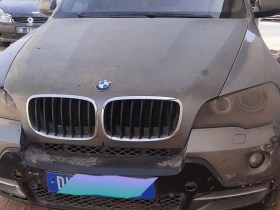 BMW X5 BMW X5 très propre
Gasoil 
Automatique 
En bon état
Juste peinture à refaire et clim gaz à recharger
Visible à Yoff