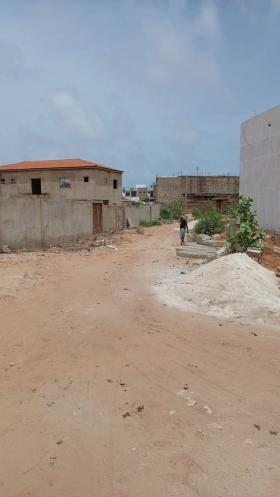 Terrain de 280 mètres carrés à vendre à Saly Sénégal Terrain de 280 mètres carrés clôturé à vendre à Saly Diambar 
Quartier résidentiel 
Type de papier : délibération 
Zone calme 
Accès facile 
Commerces et services à proximité 
À 45 minutes de Dakar 
Bon pour projets à usage d