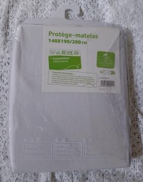 Protège matelas absorbant  Un protège-matelas absorbant en jersey qui ne bouge pas d