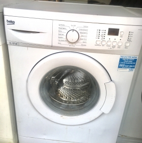 Machine à laver BEKO 8 kg venant de Londres  DAROU RAHMANE TRADING vous propose une machine à laver 8kg venant de Londres à un état très propre avec garantie 