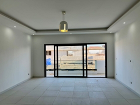 APPARTEMENT DE TYPE F4 À LOUER  APPARTEMENT DE TYPE F4 À LOUER DANS UN IMMEUBLE 

MERMOZ, derrière Université du Sahel

⚪3 chambres avec toilettes intégrées 
⚪Salon
⚪ Cuisine semi-équipée
⚪ Toilettes visiteurs
⚪ Espace buanderie
⚪ Balcons
⚪Placards

Niveau: 2ème étage
Commodités:ascenseur,parkingsouterrain,service gardiennage 24h/7j
 
