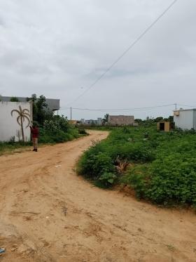 Terrain de 300 mètres carrés à vendre à Saly Sénégal Terrain de 300 mètres carrés à vendre à Saly Mbambara
Non loin de la sortie de la route de Saly
Type de Papier : délibération
Eau et électricité disponibles
Zone calme
Accès facile
Aéroport AIBD à 30 minutes
Dakar à 45 minutes
Prix: 17.000.000 de francs CFA soit 25 954 euros
