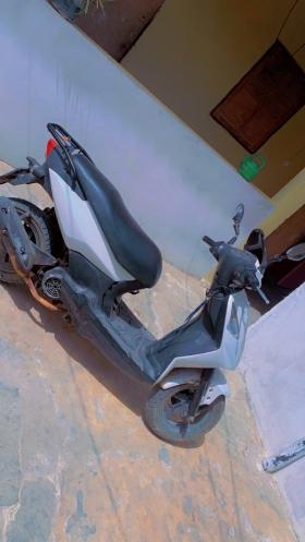 Scooter SYM ORBIT 1 Bonjour! Je vends mon scooter Sym orbit 1 vitesse 125 à 350000F.