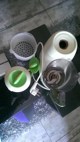 Mixeur-Cuiseur Vapeur BEABA Mixeur-Cuiseur vapeur BEABA dans un joli design Vert avec 4fonctions:
Pour décongeler, mixer, cuire à la vapeur, réchauffer, vous n’aurez besoin d‘utiliser qu’un seul appareil.En effet le mixage par impulsion de ce robot 4 en 1 vous permet de mixer les aliments en l’adaptant parfaitement à votre enfant car ce performant Mixeur-Cuiseur est doté de la fonction mixage sur mesure pour bénéficier d