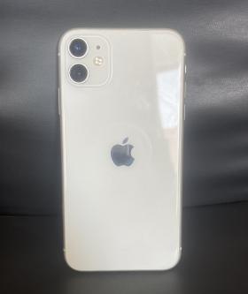 Iphone 11 simple venant 128 giga  Iphone 11 mini couleur blanche venant tout marche et toutes les pièces sont d’origine 
État batterie 81%