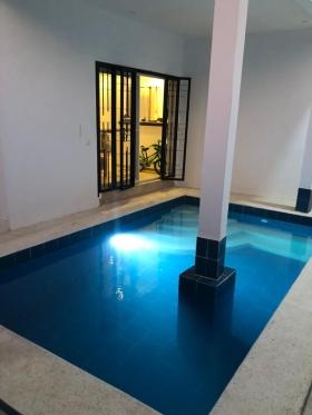 Villa avec piscine à vendre à Saly Sénégal Une villa de 282 mètres carrés à vendre à Saly Joseph Sénégal 
Situé à 200 mètres du lycée Jacques Prévert 
La surface de la villa est de 282 mètres carrés dont 220 mètres carrés habitable
Type de papier : délibération 
Accès facile 
Quartier calme
A proximité des commerces
Viabilisé eau et électricité 
La villa est composée de : 
4 chambres dont 
2 chambres salle de bain avec dressing à l’étage
2 chambres salle de bain au rez de chaussée 
	Une cuisine équipée
	Un parking 
	Une Terrasse 
	Un potager / jardin 
	Une piscine avec pompe électrique 
	Un suppresseur + réservoir d