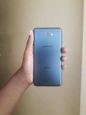 Samsung galaxy J7 prime  Téléphone sans fissures tout propre