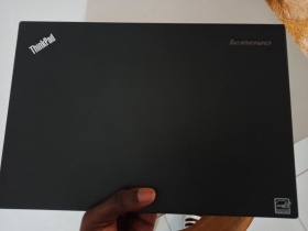 Lenovo Thinkpad T440s ( Ultrabook ) Lenovo Thinkpad T440s (Ultrabook)
 
Windows 10 installé

Processeur : i5 vpro 4300u 1,90  Ghz 2,49 Ghz .

Mémoire : 297 go .

Ram : 4 gb .

Système : 64 bits .

Prise en charge de la fonction tactile .

Fonction d